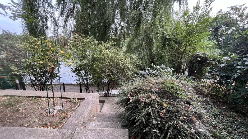 VILA CU 5 CAMERE LA INCHIRIERE PE MALUL LACULUI STRAULESTI - Poză 24