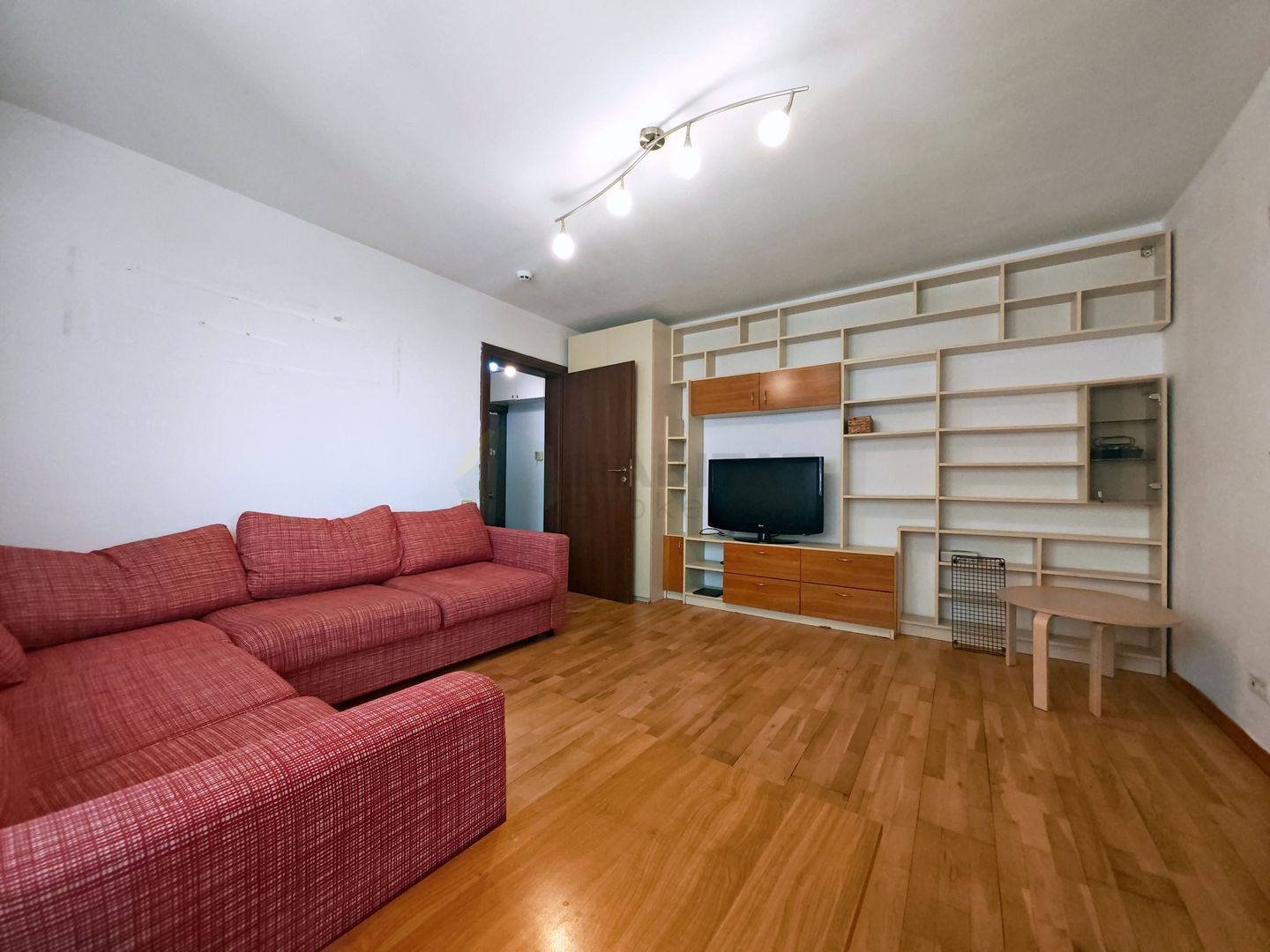 Apartament cu trei camere in inima cartierului Titan - Poză 1