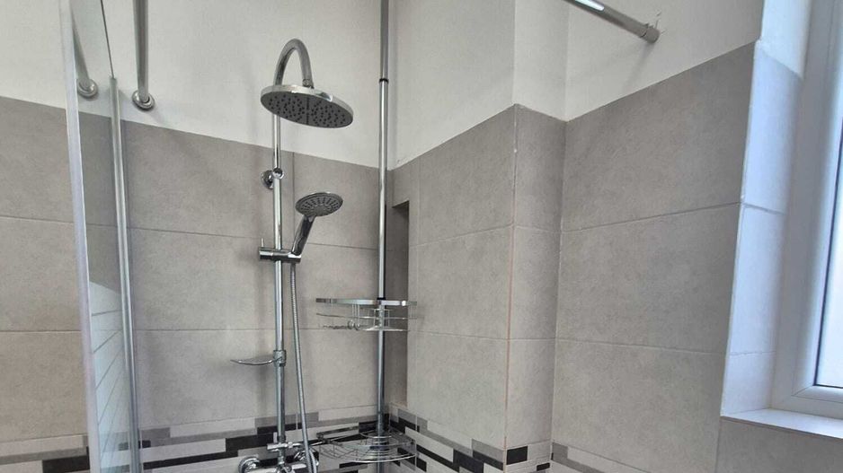 Închiriez 2 camere mobilat, Mamaia Nord, lângă Kaufland, termen lung - Poză 8