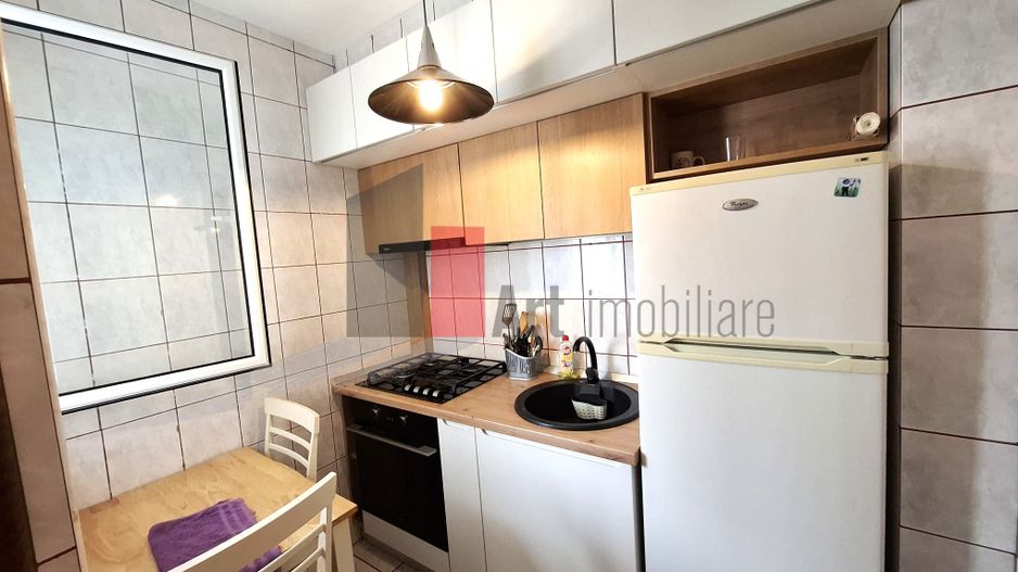 Gars. 31 mp, et 9/10, bloc reabilitat, instalații refăcute, mobilată și utilată - Poză 8