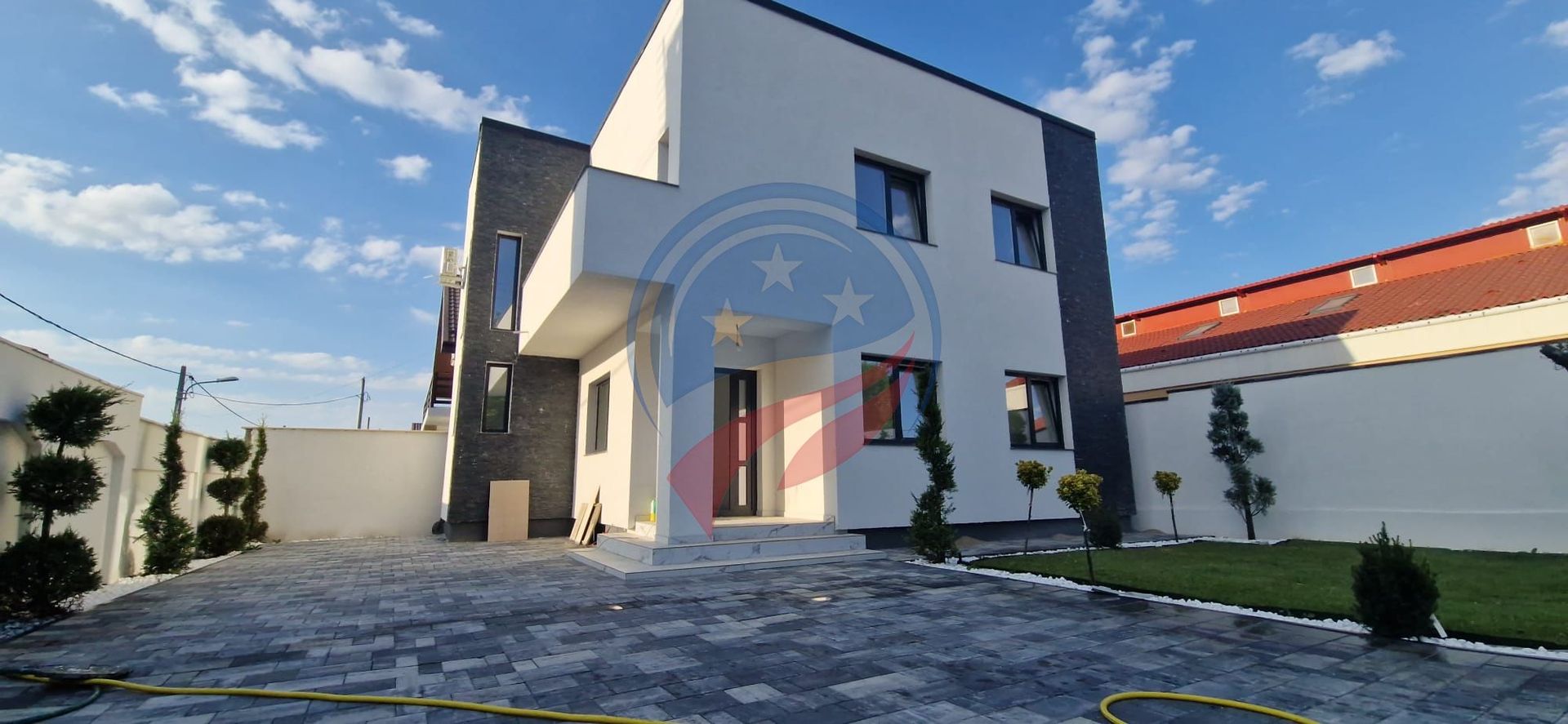 Casă modernă de lux – 4 camere, teren 373 mp, curte amenajată - Poză 14