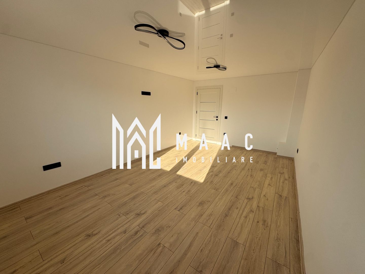 Spațiu comercial 6 camere 3 băi| Sura mare | 200mp - Poză 10