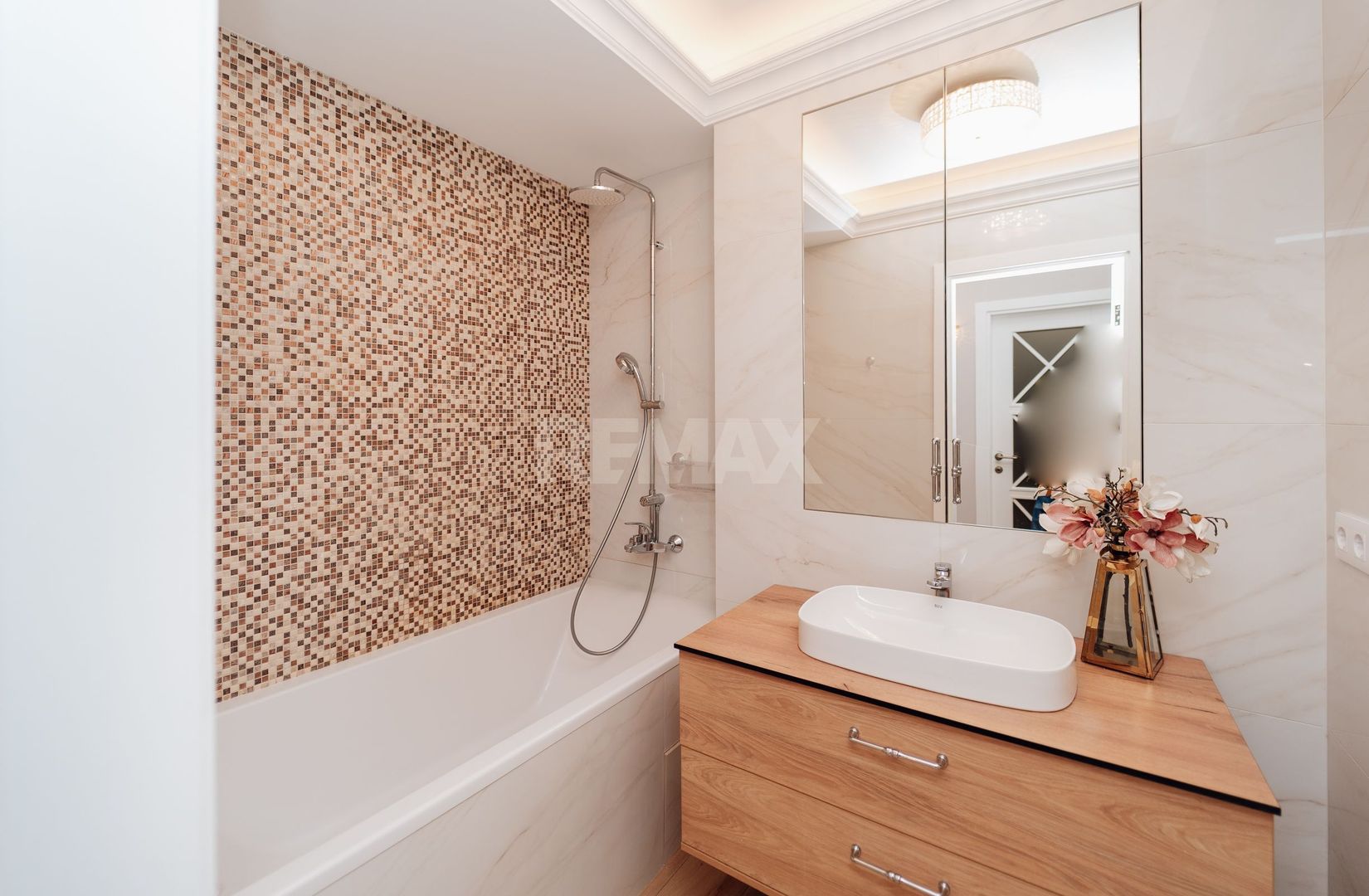 De vânzare | Apartament cu 2 camere, 74,6 m², str. Melestiu 1 Parcul Valea Trandafirilor - Poză 18