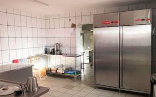 Hotel cu arhitectură montană deosebită poziționare premium Sâmbătă de Sus - Poză 3