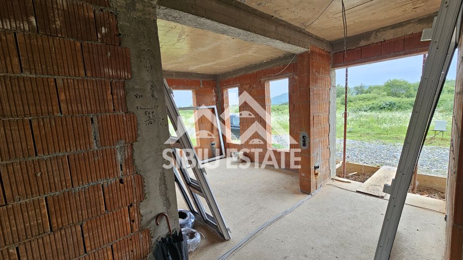 Casa noua 5 camere 3 bai, curte mare - Poză 12