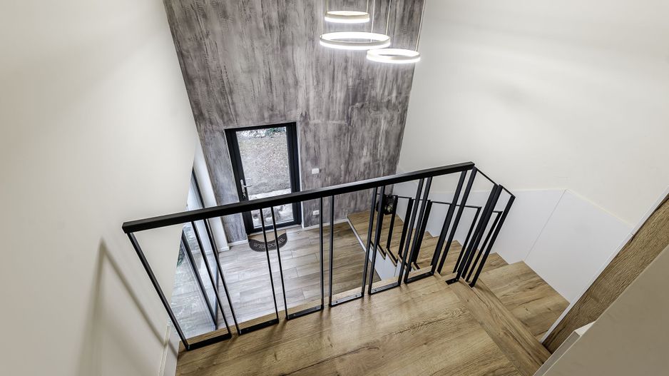 Apartament tip casa, cu gradina proprie, in zona centrala a Aradului - Poză 3