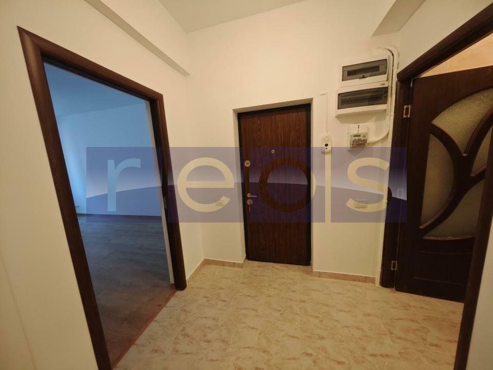 VANZARE APARTAMENT 3 CAMERE RENOVAT DECOMANDAT CENTRALA PROPRIE PIATA ROMANA - Poză 7