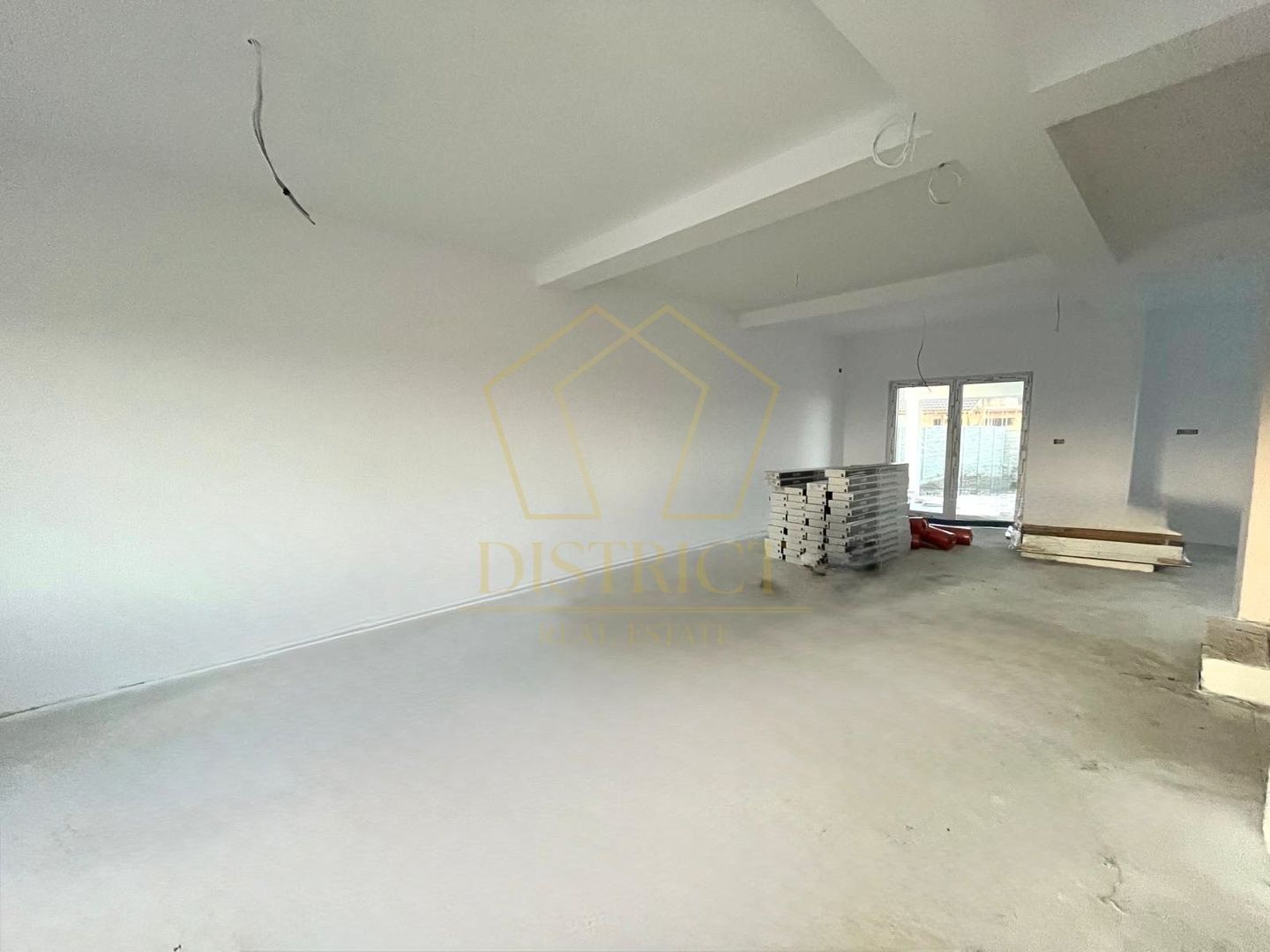 Duplex cu 4 camere despărțit prin camera tehnica | Mosnita Noua - Poză 8