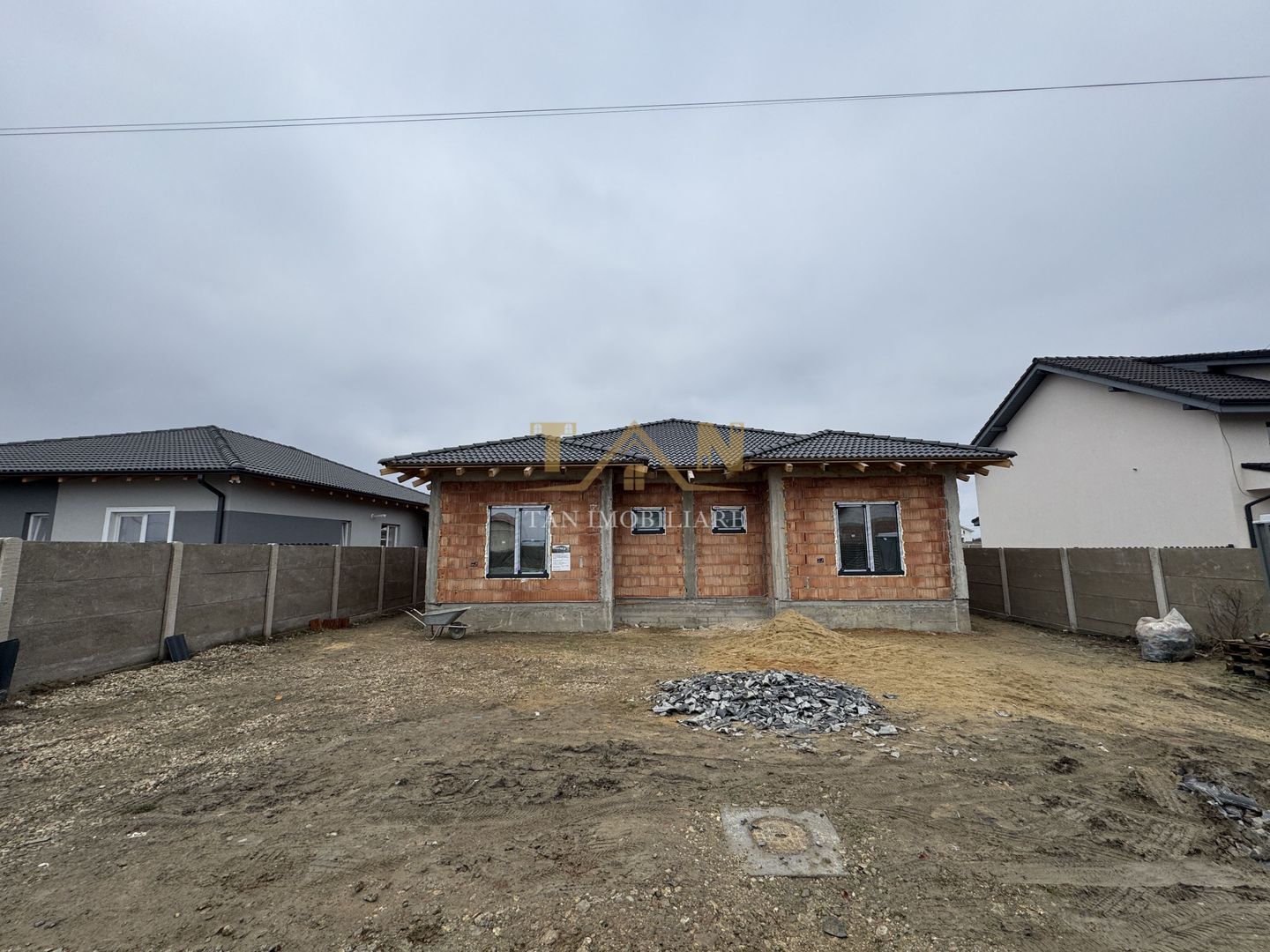 Duplex cu 3 camere, 80 mp utili Mosnita Veche - Poză 1