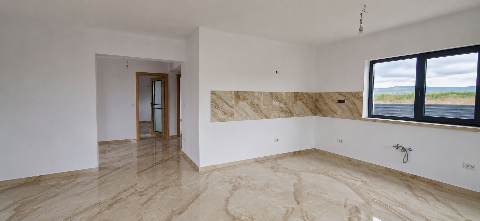 Casa plan parter 3 camere 70 mp/teren 400 mp Ciurbesti 149000 euro - Poză 5