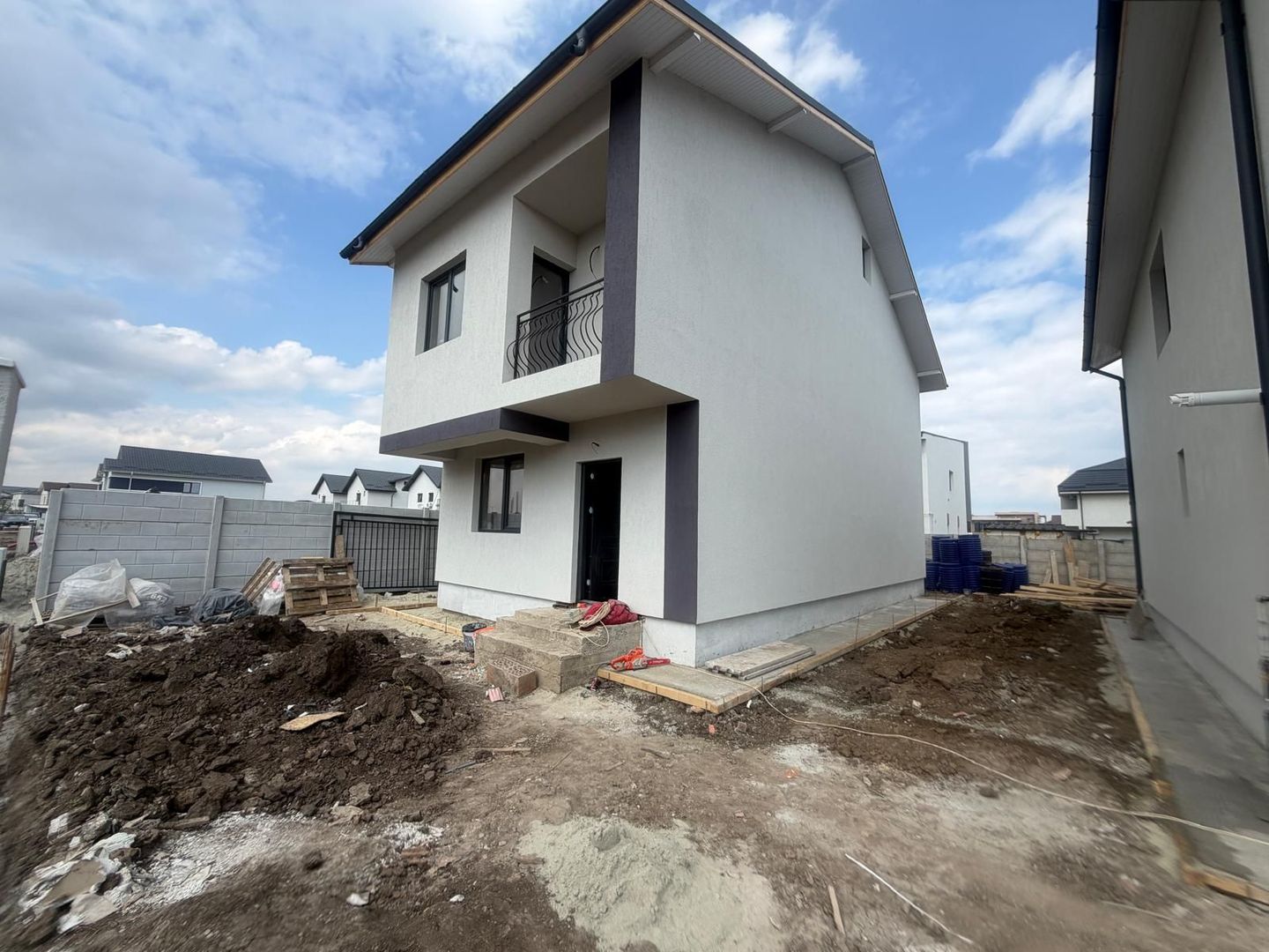 CASA INDIVIDUALA - 180 MP UTILI, INCALZIRE PARDOSEALA, COMISION 0% - Poză 1