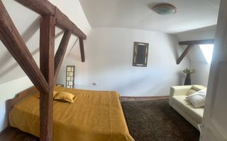 Casă în centrul Cisnădioarei cu 243mp de locuit și teren de 936mp - Poză 21