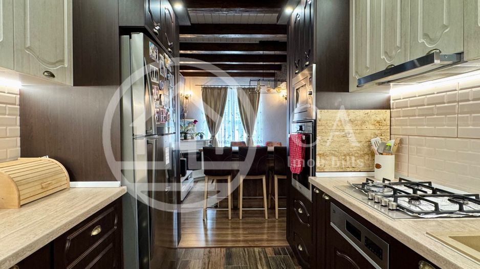 Casă de vânzare cu 6 camere in cartierul Tineretului, Oradea - Poză 5