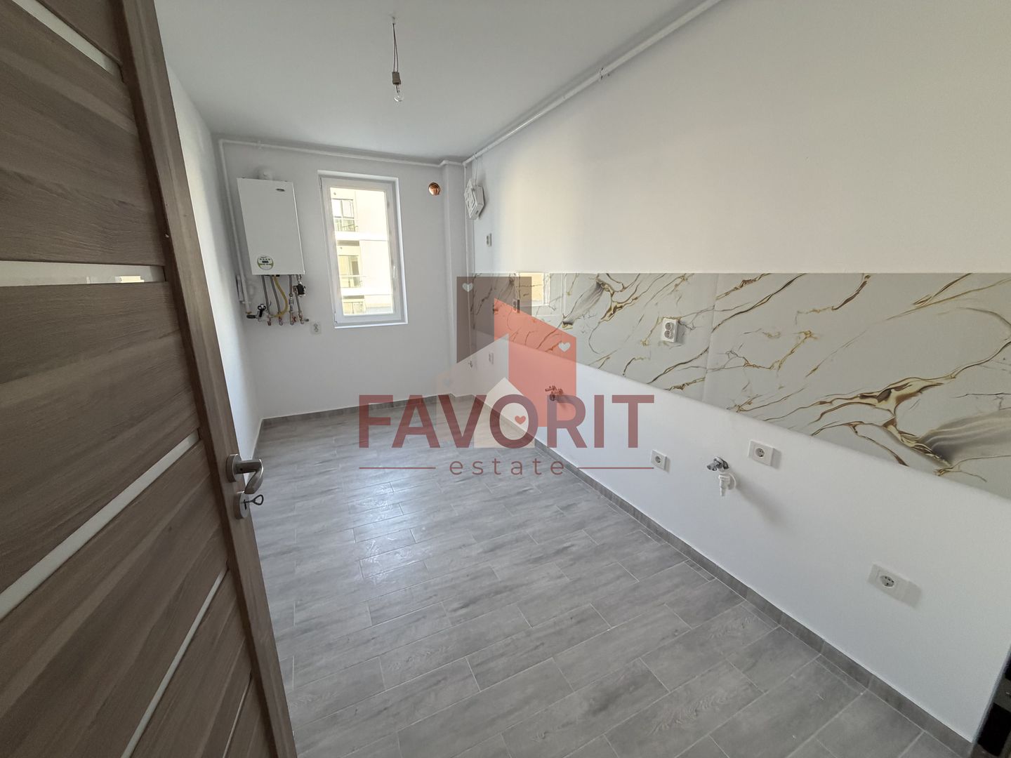 Etaj 2. Disponibil imediat. Decomandat. TVA 21% inclus in pret - Poză 1