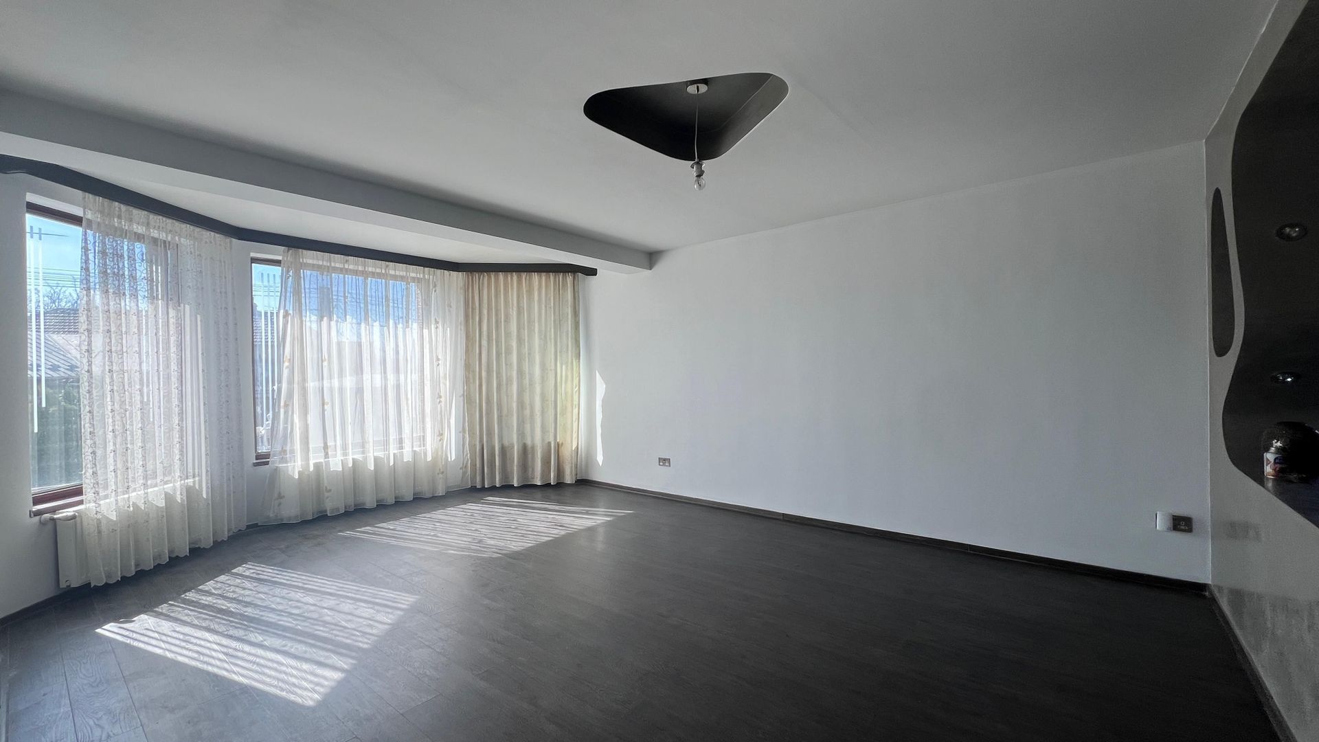 Vilă Individuală cu 5 camere – Cartier Mihai Viteazu - Poză 4