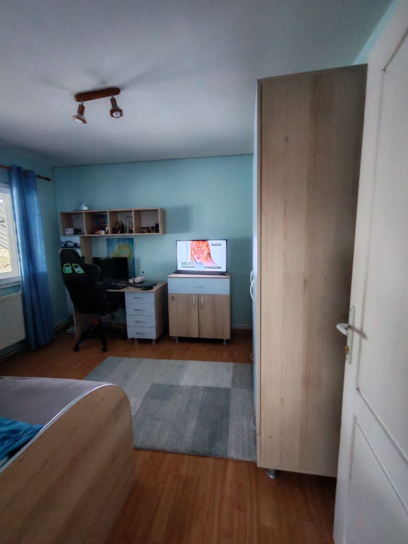 apartament la casa - zona Unirea - 3 camere - bucatarie - baie - teren generos - Poză 3