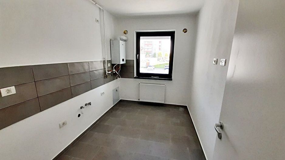 Zona Coresi, garsoniera de 42mp, etaj 1, finalizata, 69900 euro - Poză 6