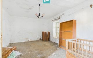 Casă în centrul localității Dezna, județul Arad - Poză 8