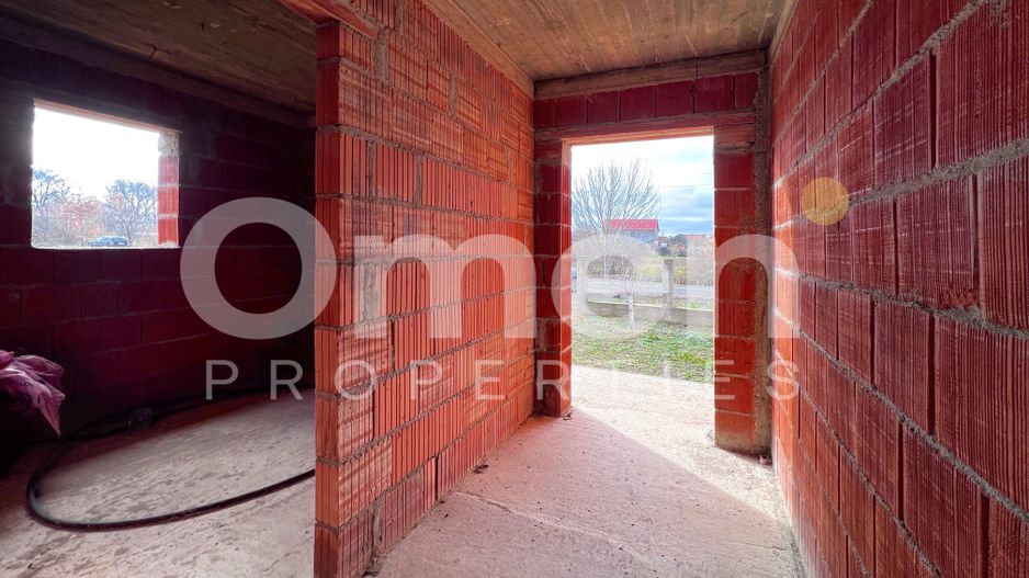 Casa P+M la rosu | 204 mp | 5 ari teren | compartimentare excelenta | Satulung. - Poză 3