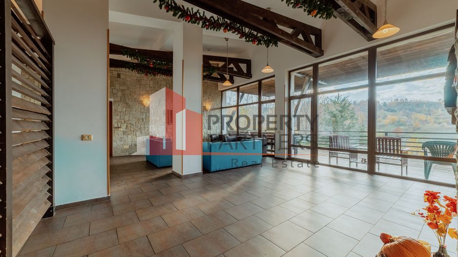 Pensiune  în Bran, sat Poarta – Afacere la cheie, locație premium - Poză 2