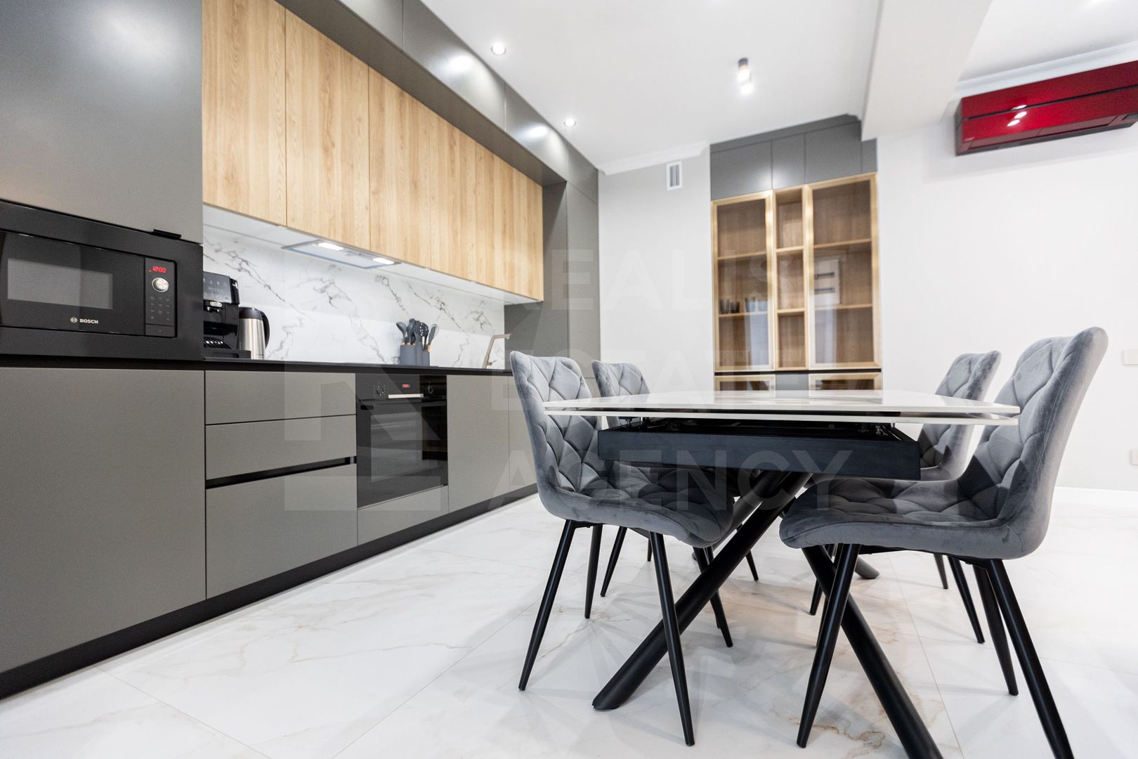 Chirie, apartament, 1 cameră + living, strada Tricolorului, Centru - Poză 1