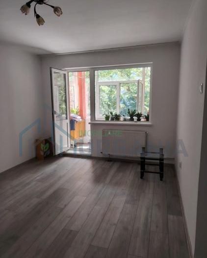 Apartament 3 camere, semidecomandat, Podu Roș – 5 minute de Palas. Liber imediat. - Poză 1