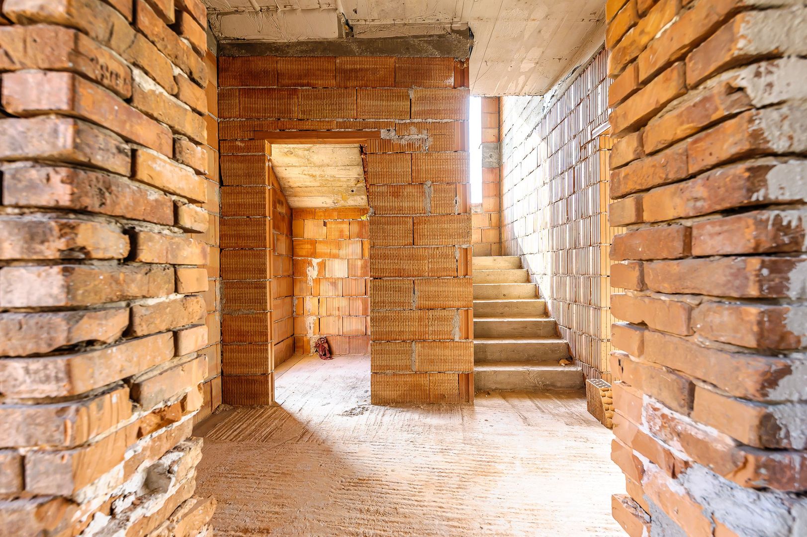Casă la roșu în Aradul Nou. Zona Adam Müller-Guttenbrunn - Poză 9