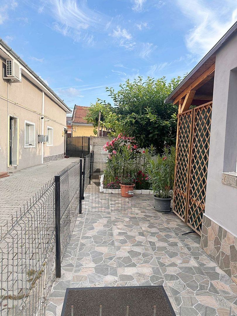 Casă cochetă intr-o zonă centrală foarte apreciata din Oradea - Poză 12
