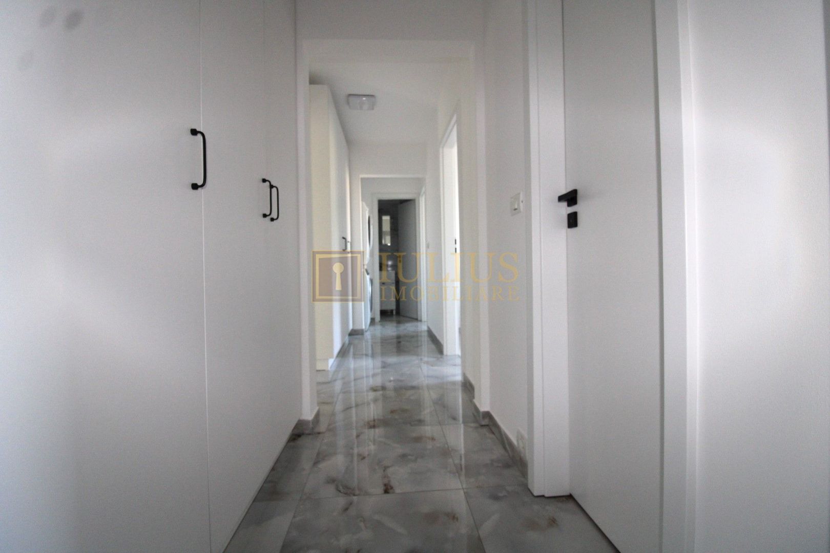 Apartament spatios, amenajat modern, dressing-Cetatii - Poză 15