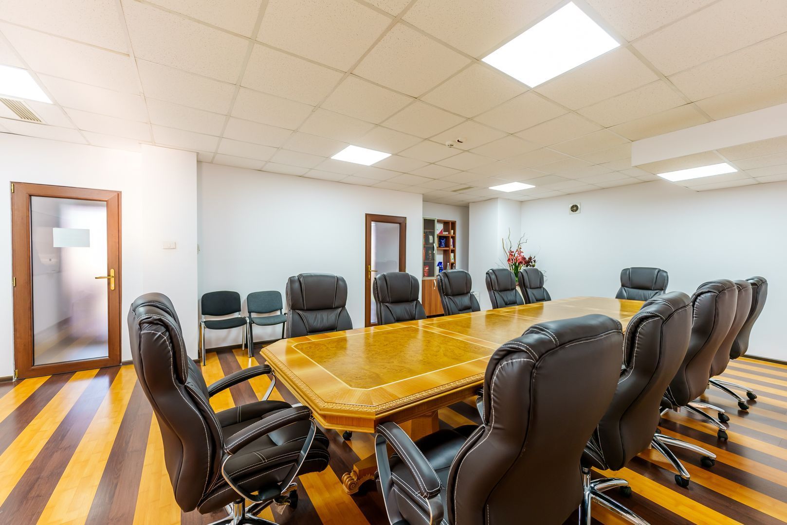 Cladire de birouri de inchiriat – 1032 mp - Poză 2