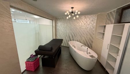 Salon de Înfrumusețare Lux - Central Ploiești - 153 mp