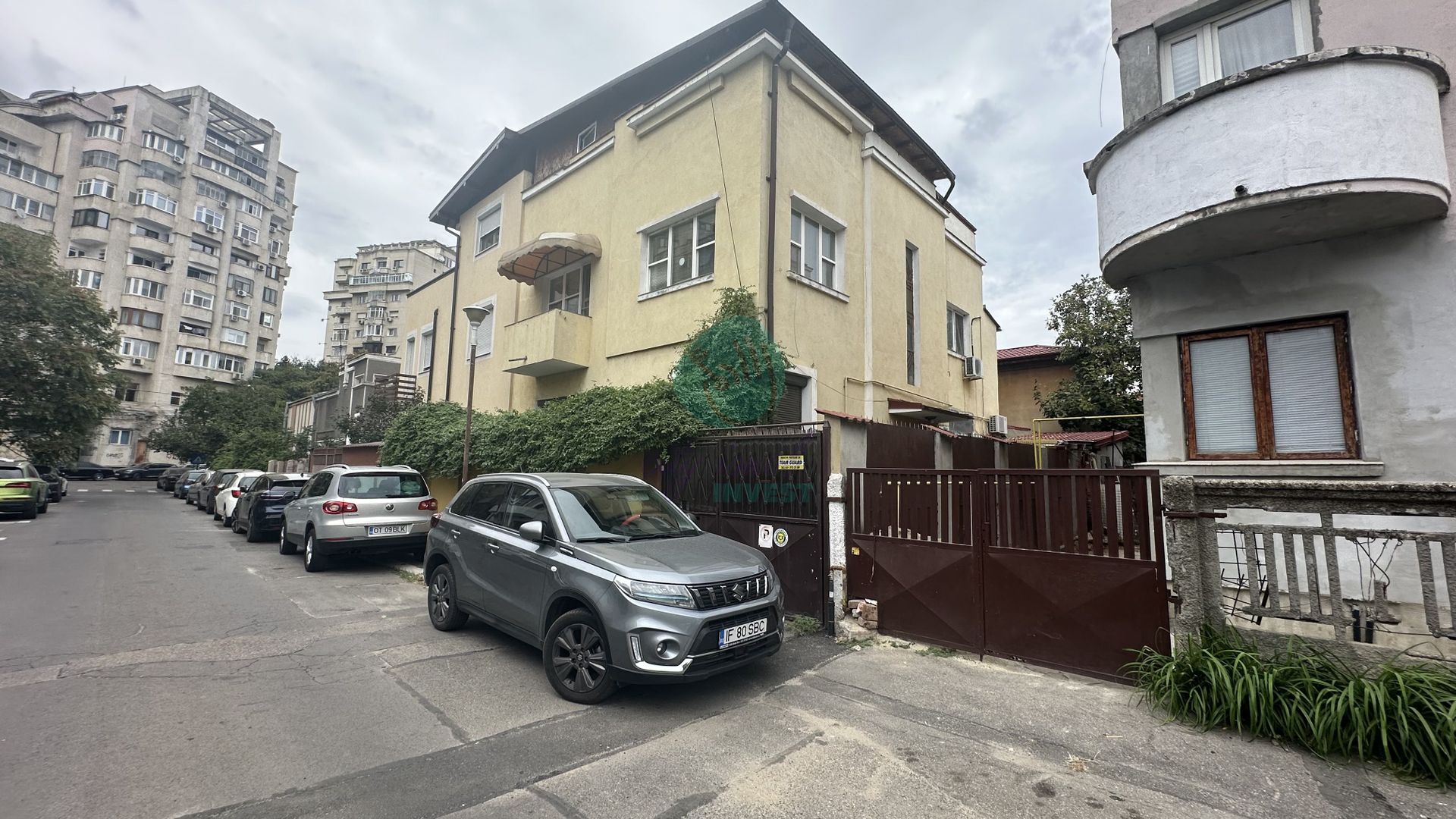 VILA cu 2 apartamente in apropiere de Piata Alba Iulia - Poză 1