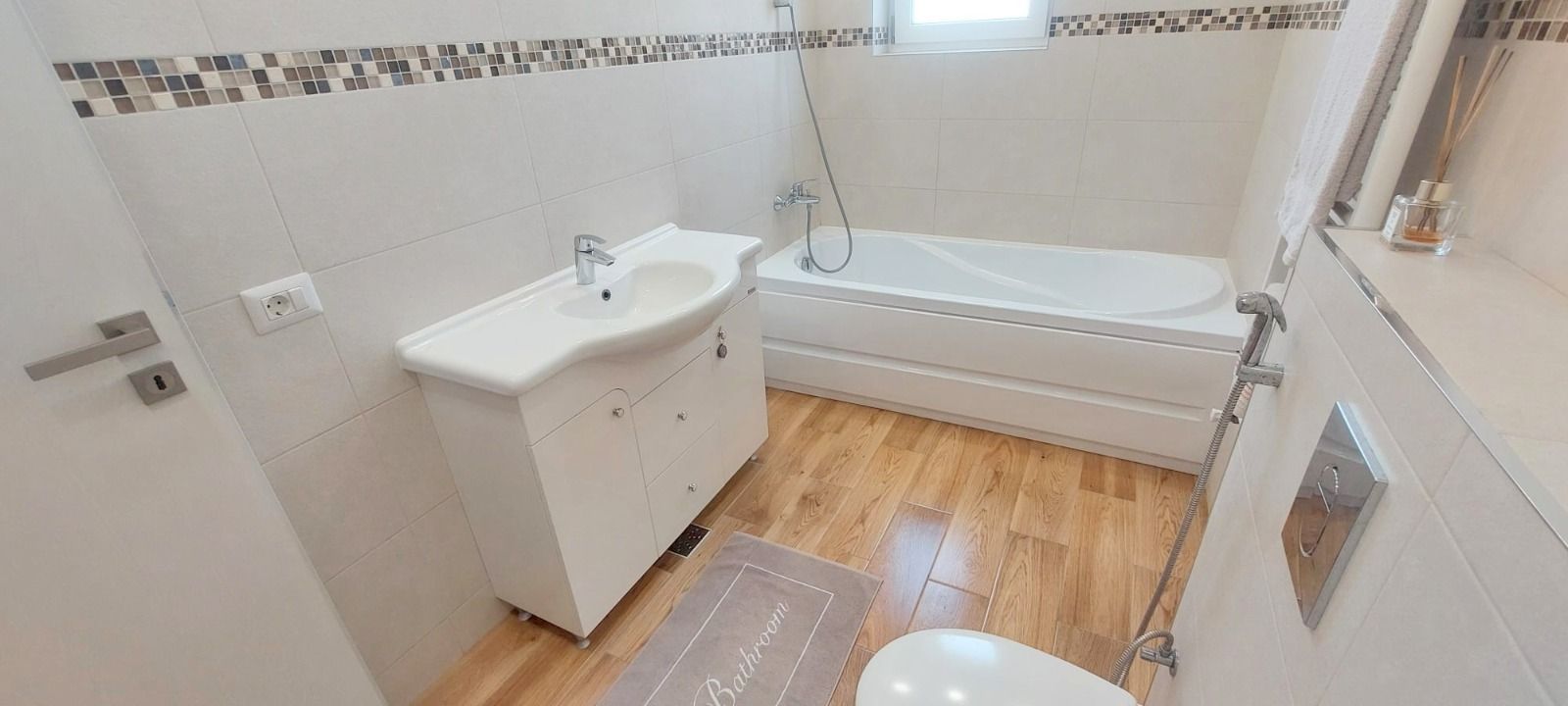 De vânzare casă premium tip duplex,  vedere spre Lacul Brates, comision 0% - Poză 16