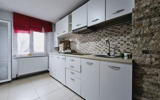 Apartament cu 3 camere decomandate - Poză 1