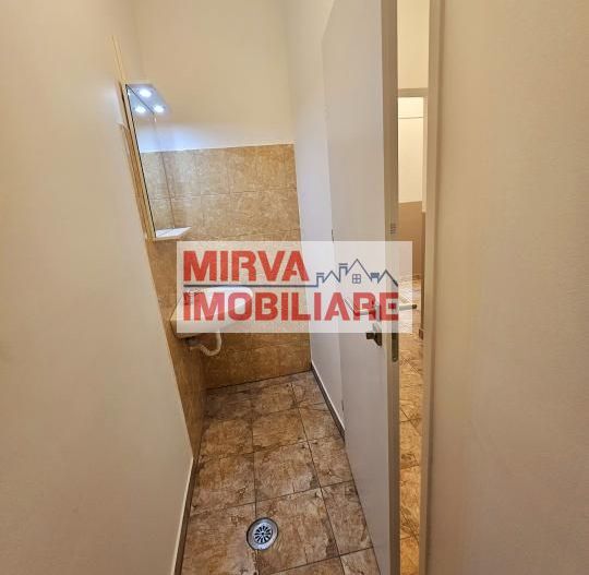 🏢 Spațiu de birouri – 5 camere, 3 băi – Mansardă vilă, Central - Poză 21