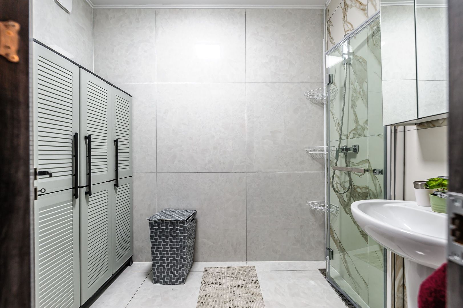 Apartament ultracentral în bloc nou, 2 camere cu terasa proprie - Poză 6