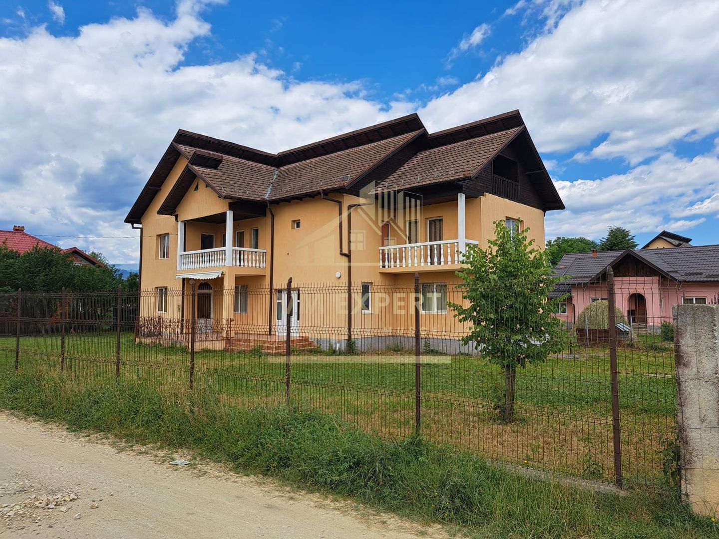 VILA 8 CAMERE, TEREN 1500 MP, BUGHEA DE SUS, ARGES - Poză 1