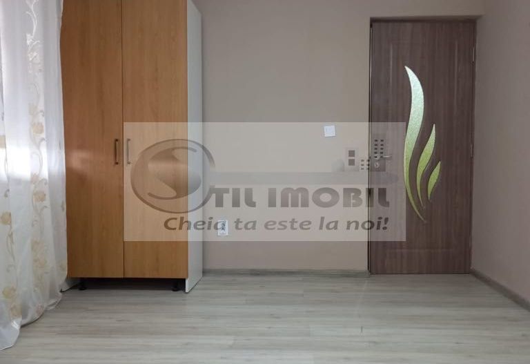 Casă zonă Tătărași - 750 euro - Poză 2