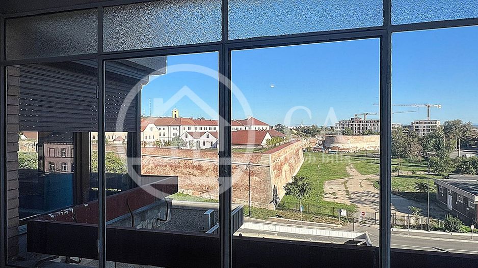 Apartament cu 4 camere de vanzare Ultracentral Oradea - Poză 18