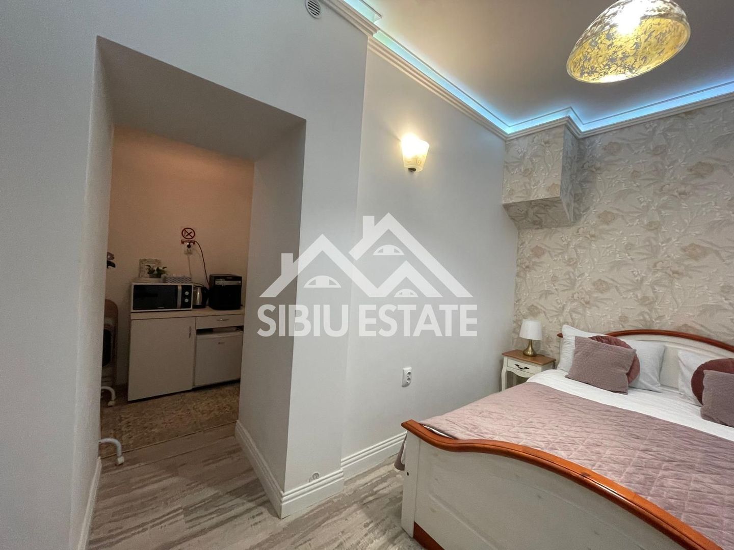 Afacere la cheie 2 unitati de cazare in regim hotelier ULTRACENTRAL - Poză 7