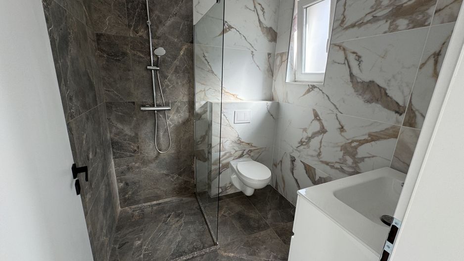 1\2 Duplex Utvin P+E,4Camere,2 Bai,Toate Utilitatile - Poză 10