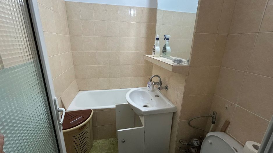 Garsonieră modernă, pat matrimonial, etaj intermediar, preț excelent - Poză 4