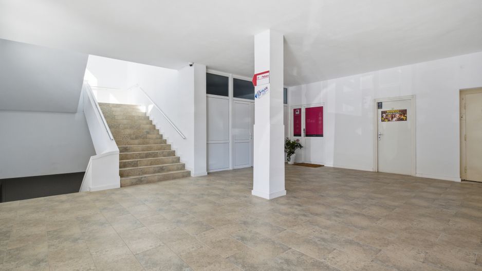 FALEZA NORD cladire multifunctionala 4600 mp cu acces din Bdul Mamaia! - Poză 16