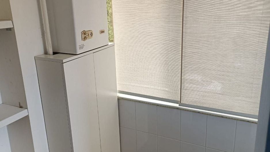 DE inchiriat apartament cu 3 camere, General. etaj 2, 450 euro - Poză 2