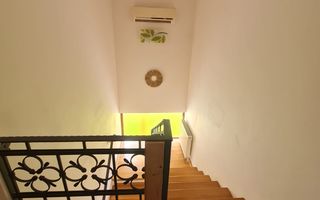 Vila spațioasă și recent renovată în Ghiroda! - Poză 20