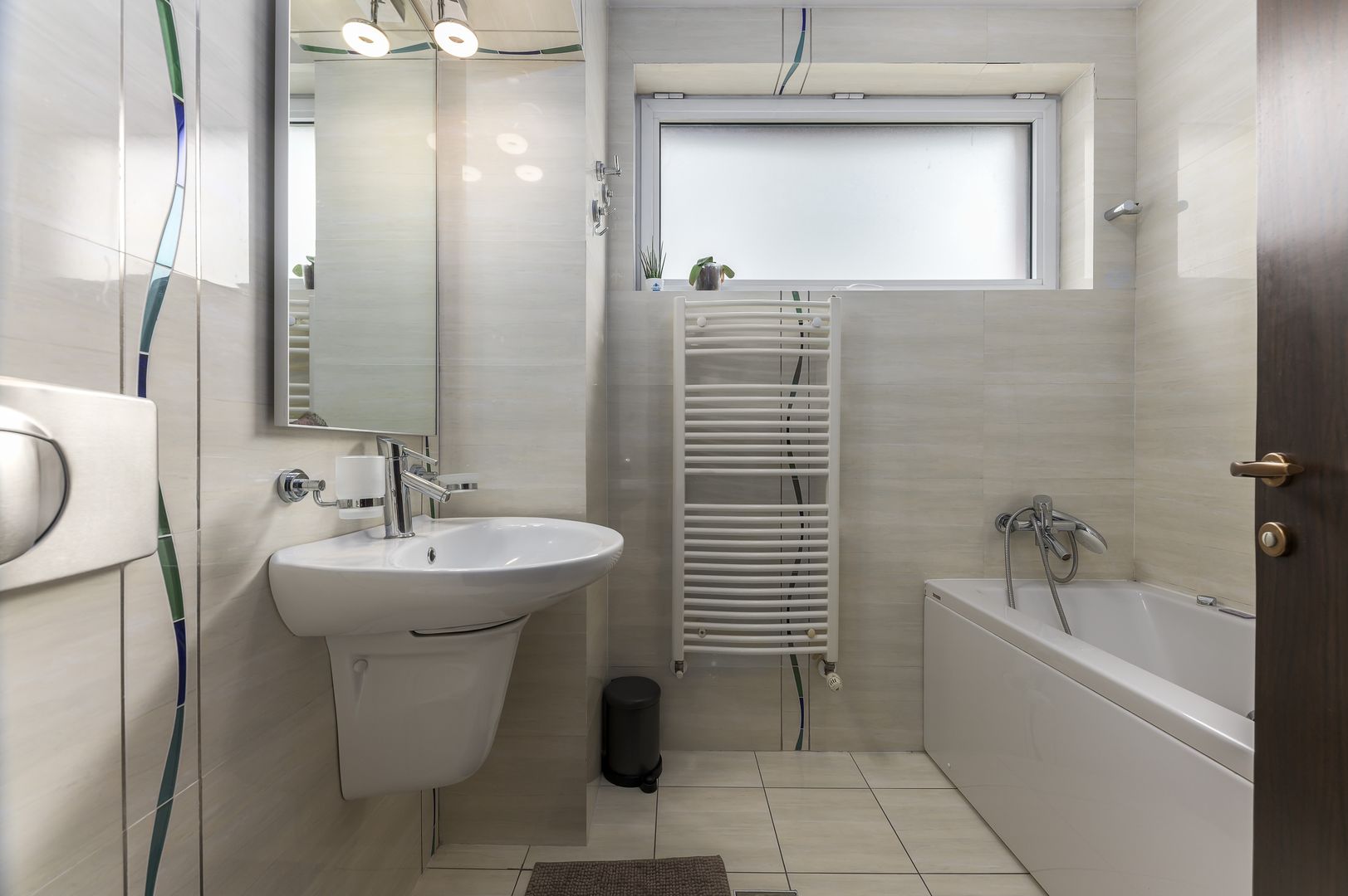 4 camere| semineu| piscina interioara | sauna | sala de sport| parcare - Poză 20