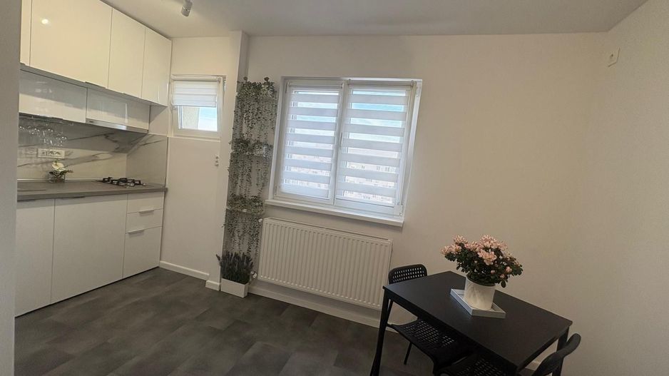 Garsoniera modernă 1 Decembrie, boiler,  AC, etaj 9 - Poză 1