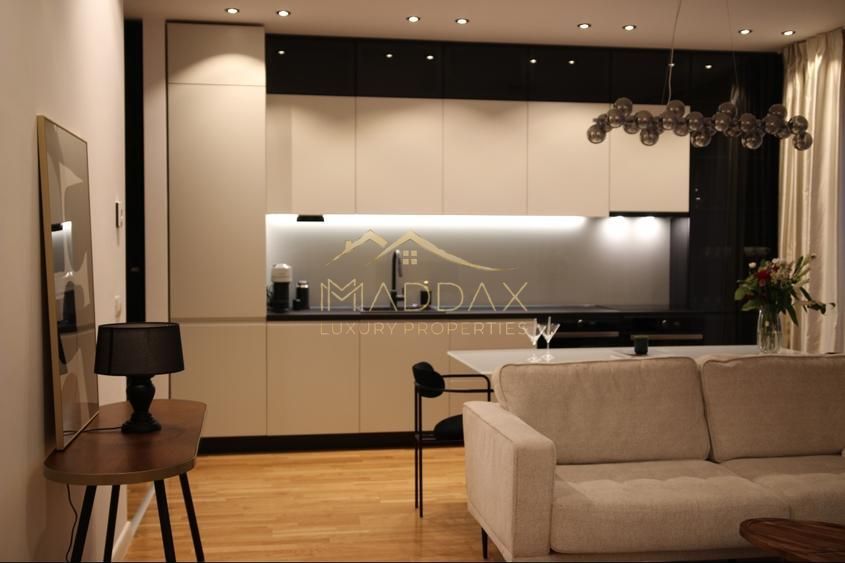 Luxuria Residence: Apartament Impecabil cu 3 Camere, Terasă de 15mp și Parcare - Poză 1