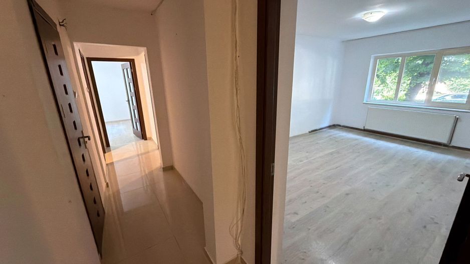 Apartament cu 3 camere decomandat 72 M² cu balcon și pivniță - Poză 16