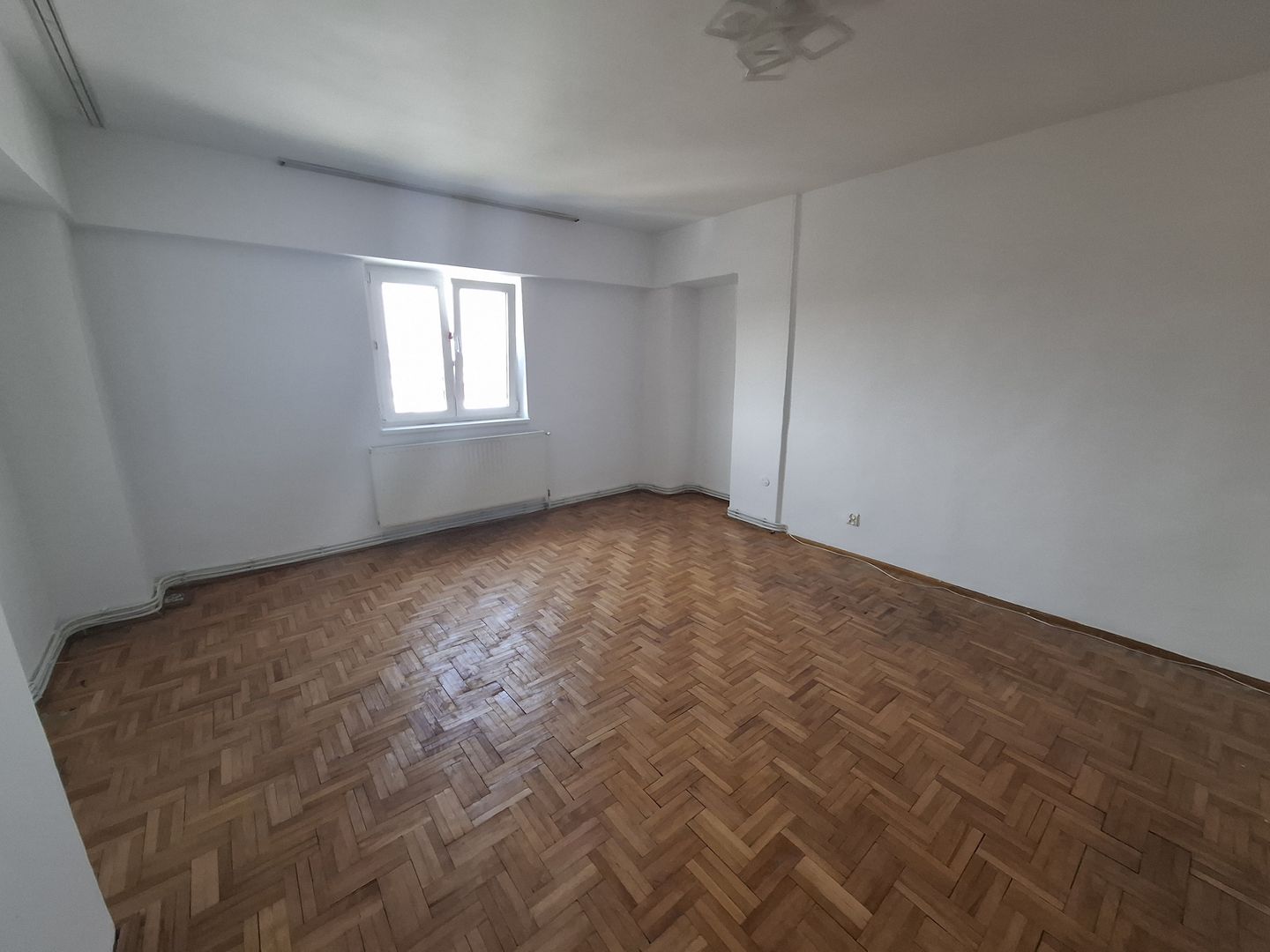 Apartament 2 Cam 9 mai zona Catedralei - Poză 5